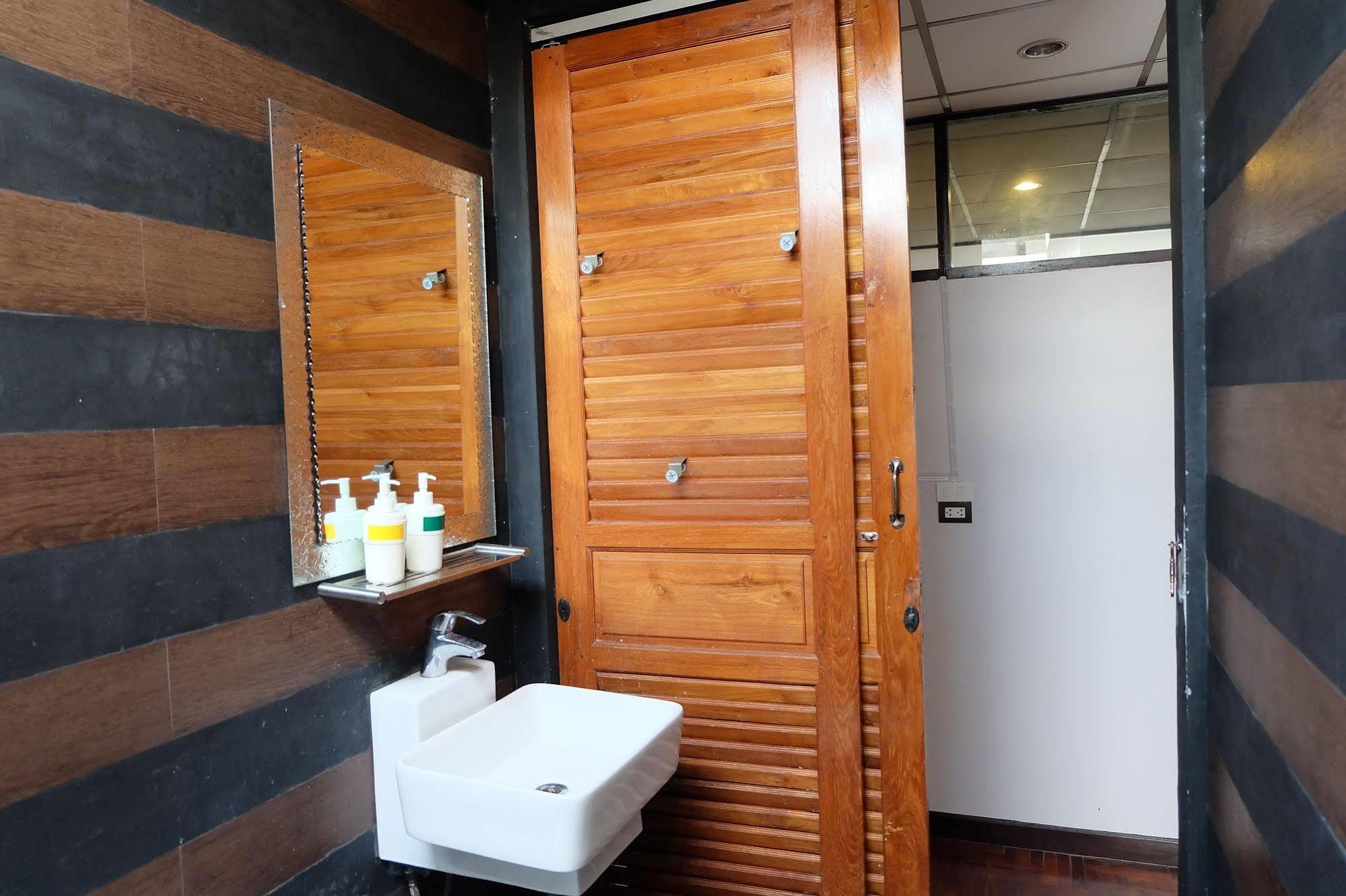 Tiny Hostel Bangkok Zewnętrze zdjęcie
