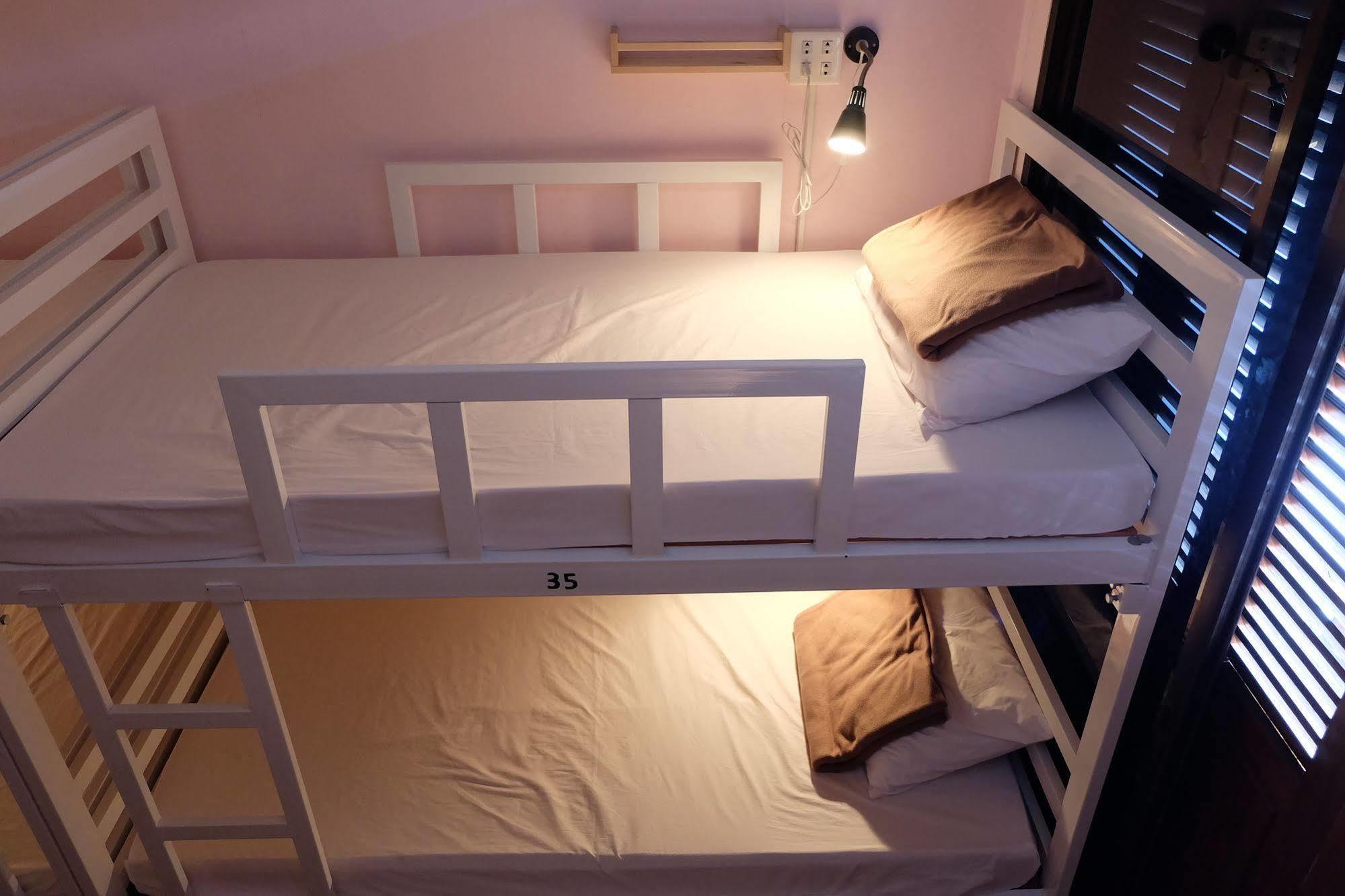 Tiny Hostel Bangkok Zewnętrze zdjęcie